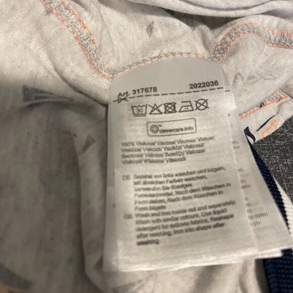 Very nice viscose top with a small pattern and elastic at the bottom - Picture 8 of 8